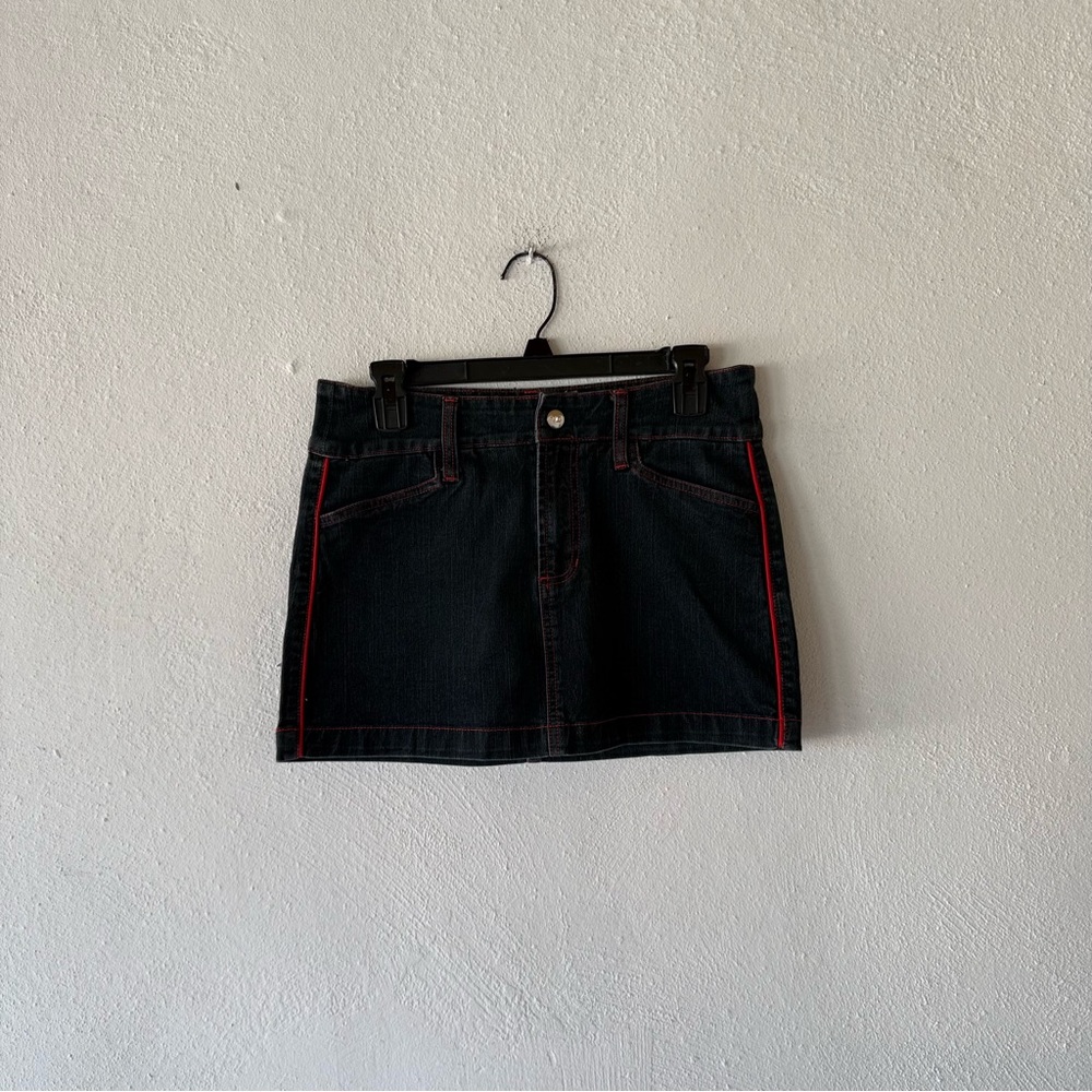 Womens Size 7/8 Dark Wash Denim Mini Skirt Red Stitch Low Rise - Picture 12 of 13